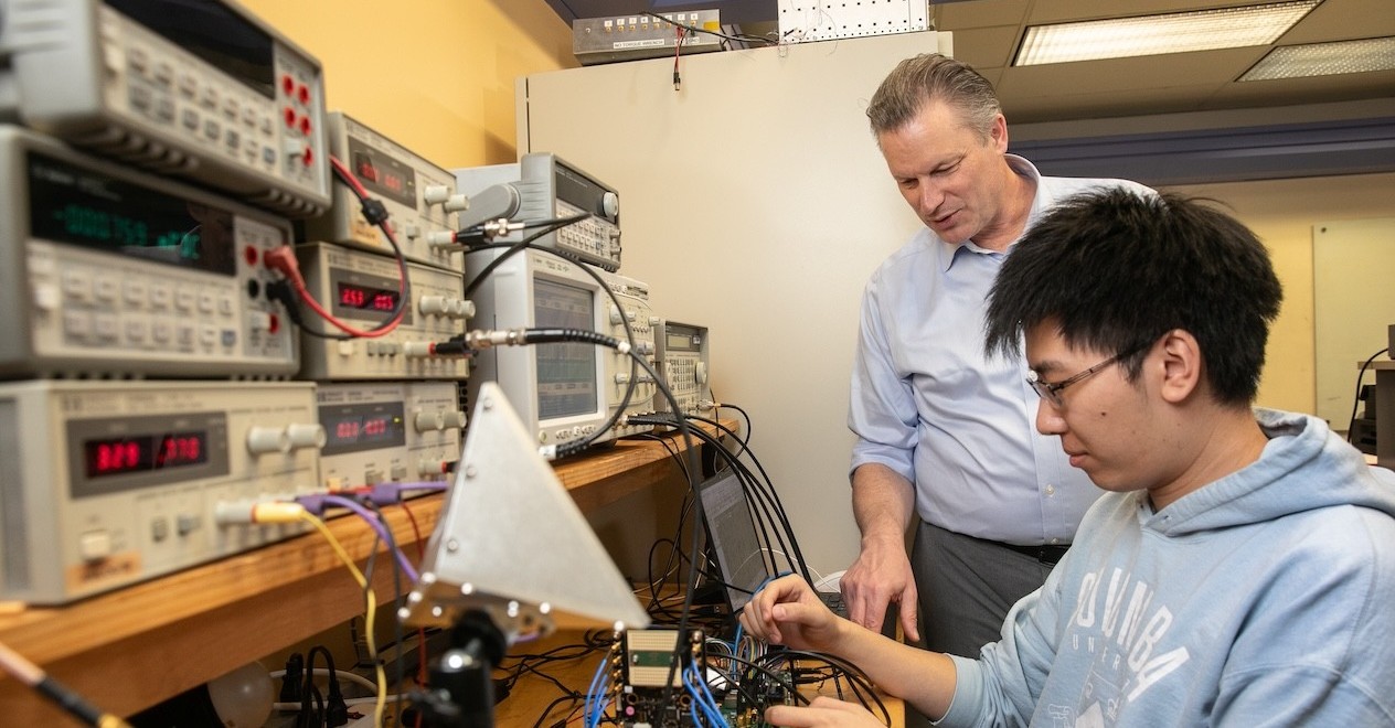  Peter Kinget with his PhD student Hongzhe Jiang, working on radar measurement. Credit: Timothy Lee/Columbia Engineering