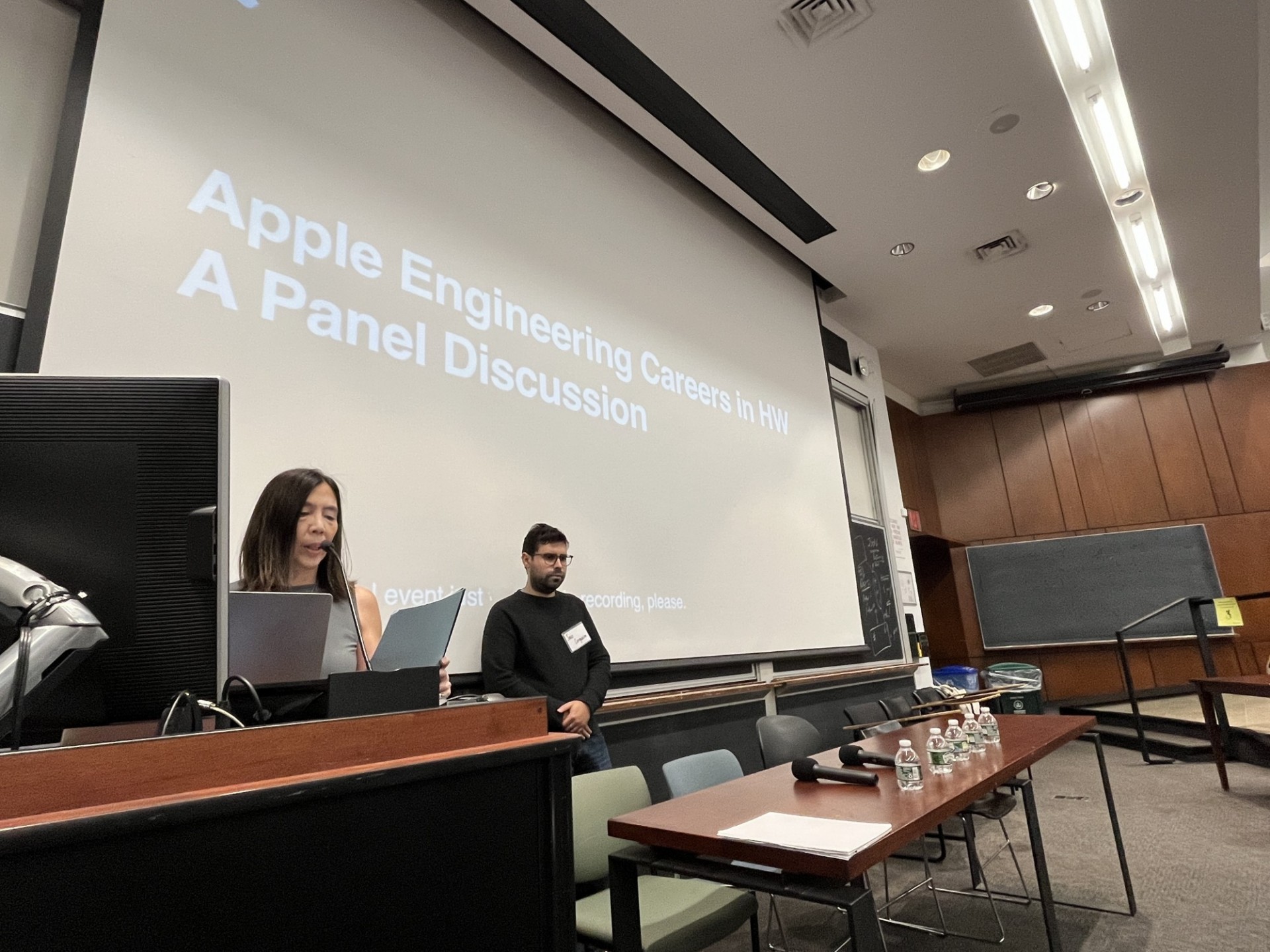 Jennifer Lee introduced Apple team to students Jennifer Lee introduced Apple team to students