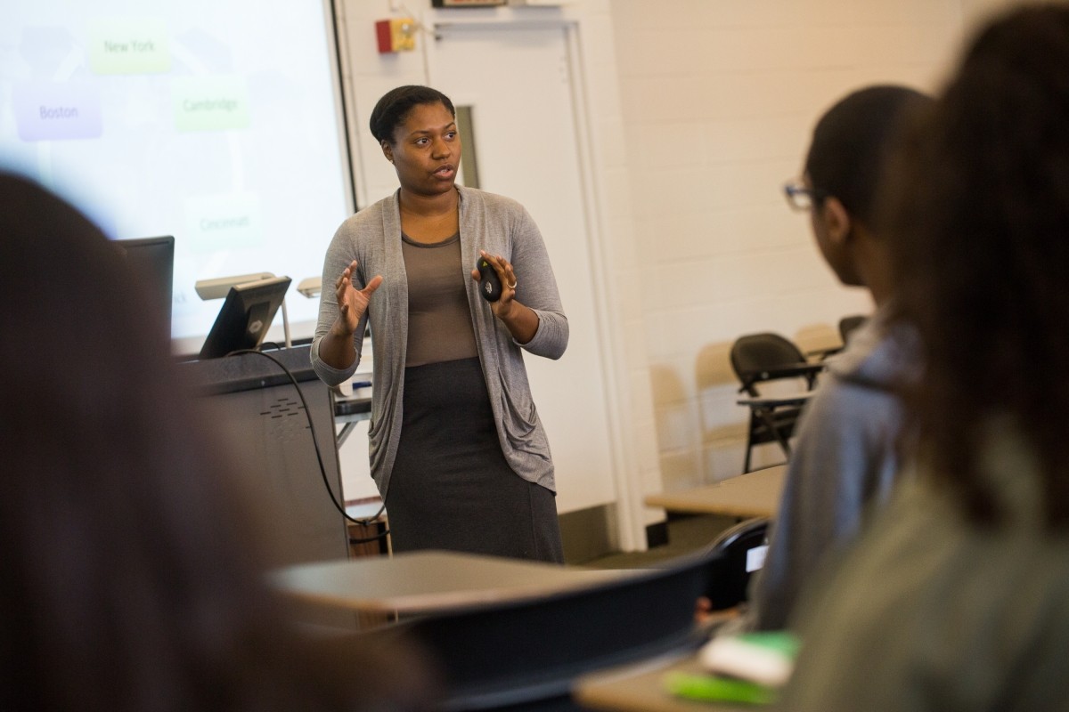 Prof. Christine Hendon Hosts the 2nd Annual Summer Community Outreach Event