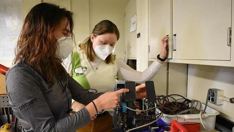 Sophia Ladyzhets BS’22 and Catherine “Calee” Schmidtberger BS’22 work on designing an electric car Sophia Ladyzhets BS’22 and Catherine “Calee” Schmidtberger BS’22 work on designing an electric car