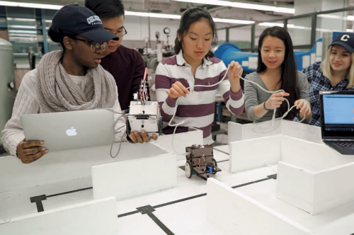 Student teams build robots to navigate a maze. (Photo by Jane Nisselson) Student teams build robots to navigate a maze. (Photo by Jane Nisselson)